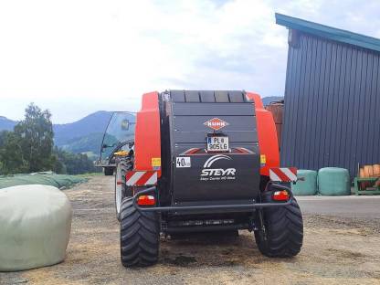 Bild 9:Kuhn Rundballenpresse 3165 OC 23