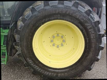 Bild 2:Traktor Reifen