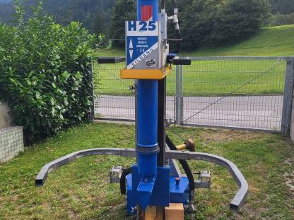 Bild 2:Binderberger Meterholzspalter H25