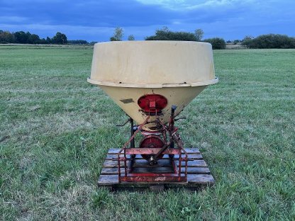 Bild 7:Vicon Pendelstreuer Kunstdüngerstreuer