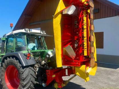 Bild 4:Pöttinger Novacat 265H mit Aufbereiter