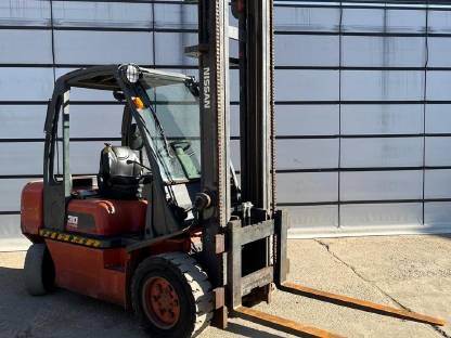 Bild 5:3t 4,5m Stapler Nissan