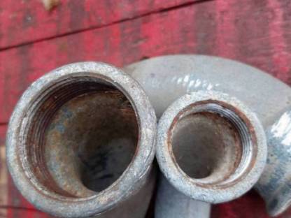 Bild 5:Gebrauchte Bogen, T-Stücke, Reduzierstücke, Verschraubungen