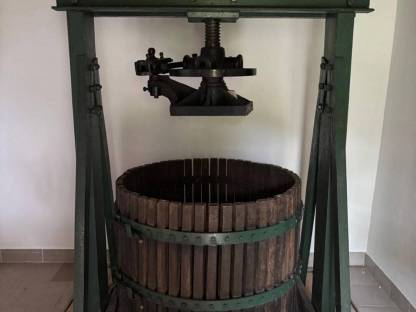 Bild 4:Weinpresse Spindelpresse