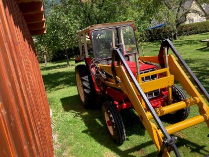 Bild 3:International 454 mit Biglift-Frontlader