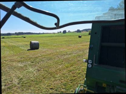 Bild 2:Heurundballen 2. Schnitt 2025 Bio