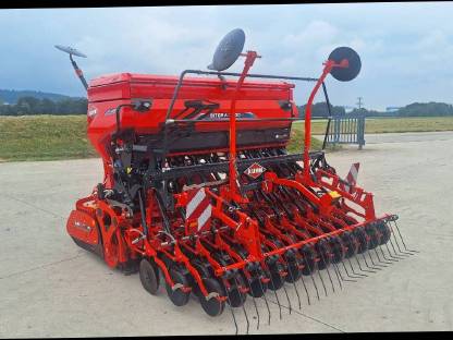 Kuhn HR 3040 mit Sitera 3030-24 E Isobus Sähkombi