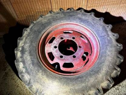 Bild 6:Unimog 411 401 Felgen mit Reifen