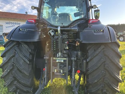 Bild 5:Valtra T235D