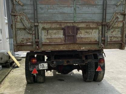 Bild 3:LKW-Dreiseitenkipper