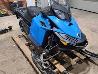 Bild 5:Skidoo Schneemobil Schlitten Bombardier Summit 800