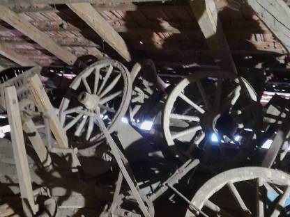 Bild 3:Alte landwirtschaftliche Geräte