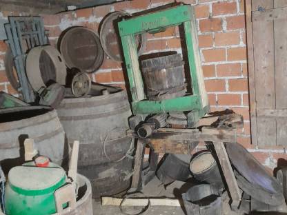 Bild 2:Alte landwirtschaftliche Geräte