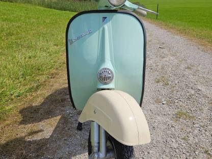 Bild 2:Piaggio Vespa V50