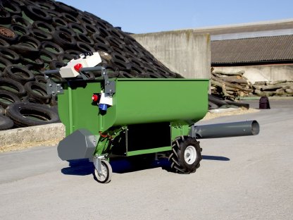 Bild 9:El. angetriebener Futterwagen mit Förderschnecke