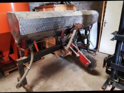 Bild 3:Reihendüngerstreuer