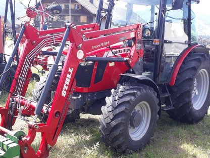 Massey Ferguson 3630 mit Frontlader