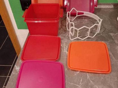 Tupperware-Set mit Haltegriff