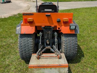 Bild 6:Holder P20, Iseki Mähwerk