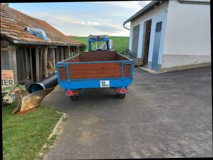 Bild 2:Holzanhänger