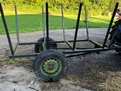 Bild 5:Holzanhänger