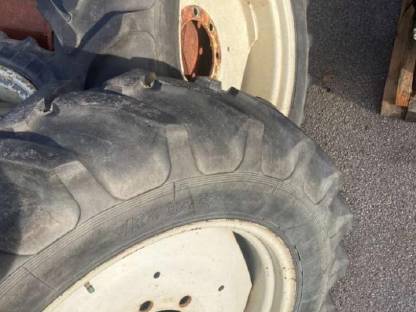 Komplettrad 2 Stk. 12,4 R28 320/85R38 mit Felge