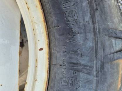 Bild 5:Traktor Kompletträder 12.4/11-28 A