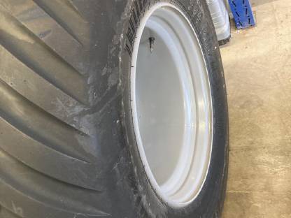 Bild 3:Komplettrad, Reifen 710/40-22,5