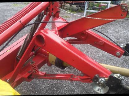 Bild 6:Pöttinger Novadisc 305 Heckmähwerk