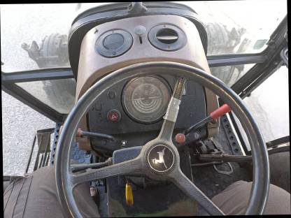 Bild 6:John Deere 1950 mit Big Lift Frontlader