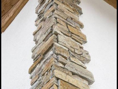 Bild 5:Wandverkleidung aus Natursteine