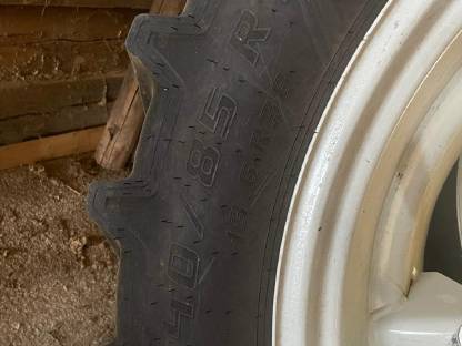 Bild 2:Zwillingsreifen 340/85R38