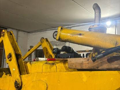 Bild 9:Laderaupe MF 300