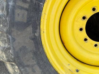 Bild 4:Komplettrad 650/75R32 Michelin Megaxbib John Deere Felge