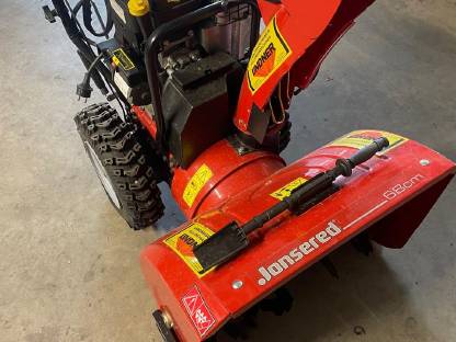 Bild 2:Schneefräse Jonsered 7,1 kW 300 ccm - 68 cm