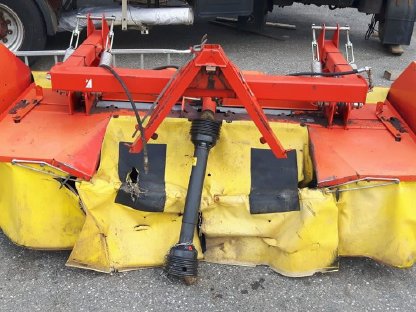 Bild 3:Frontmähwerk Fella KM300FZ