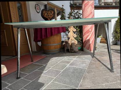 Bild 3:Glasstisch