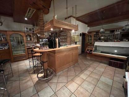 Bild 3:Heurigenschank und Buffet/Vitrine komplett inkl. Kühlladen