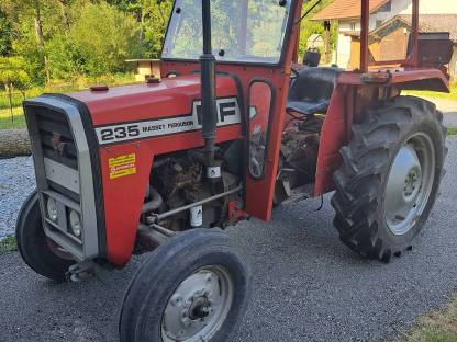Bild 2:Massey Ferguson 235