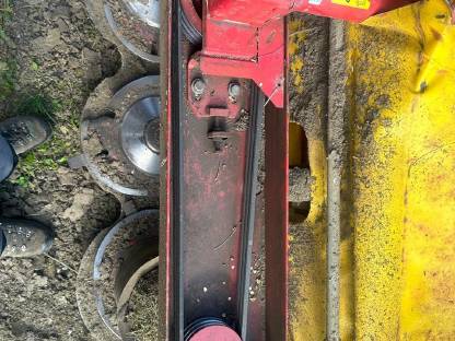 Bild 7:Aebi Frontmähwerk Welger 190