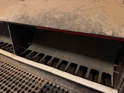 Bild 3:Legehennen-Stalleinrichtung