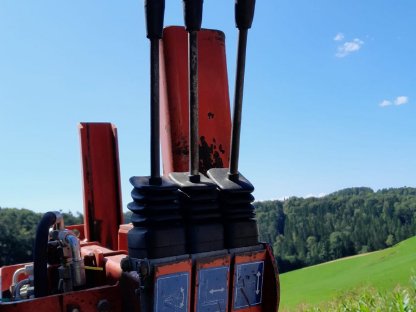 Bild 2:Kuhn Siloblockschneider Typ B1201 E