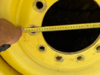 Bild 8:Komplettrad 650/75R32 Michelin Megaxbib John Deere Felge