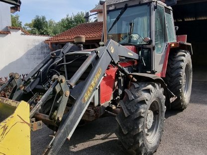 Bild 2:Traktor Massey Ferguson 1004T