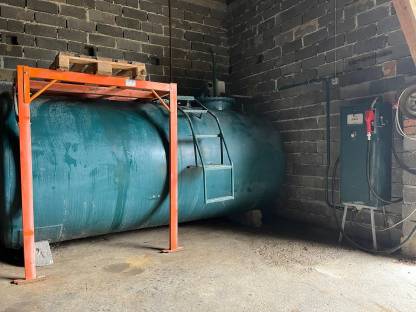 Dieseltank mit Zapfanlage
