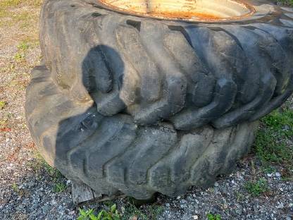 Bild 4:Forstreifen Goodyear 18.4-34