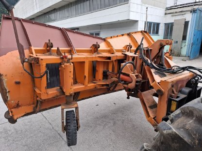 Bild 2:Kahlbacher Schneepflug STS 300