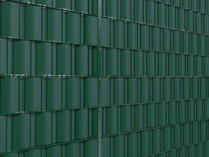 Bild 3:Doppelstabmattenzaun mit Sichtschutz