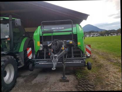 Rundballenpresse