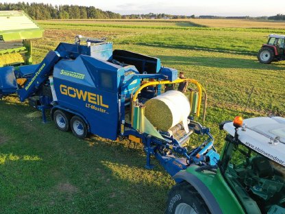 Bild 4:Maisballenpressen